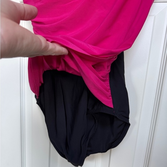 Slimming Pink and Black Ruched Swimsuit - Picture 4 of 4